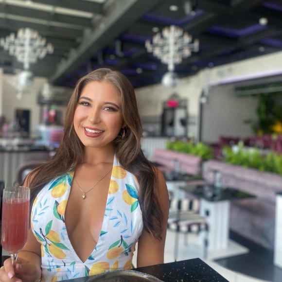 Meet your Posher, Claire - Picture 1 of 1